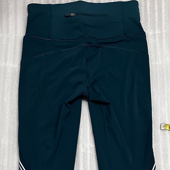 Like NEW - Lululemon High Rise Leggings - Picture 5 of 14